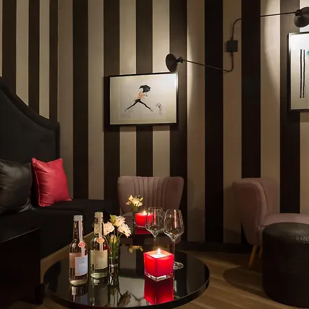 Hotel La Parizienne By Elegancia 3*