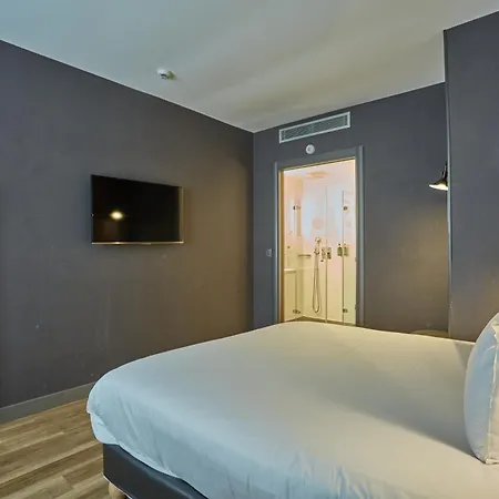 Отель La Parizienne - Proche Montparnasse 3*