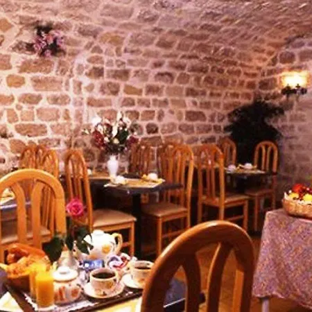 Отель La Parizienne 3*